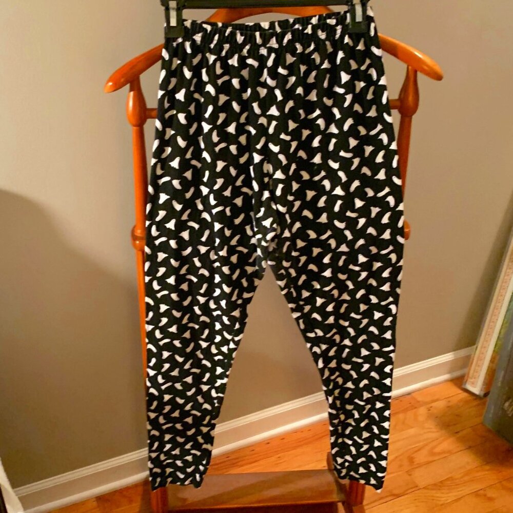 BLACK AND WHITE GHOST LEGGINGS